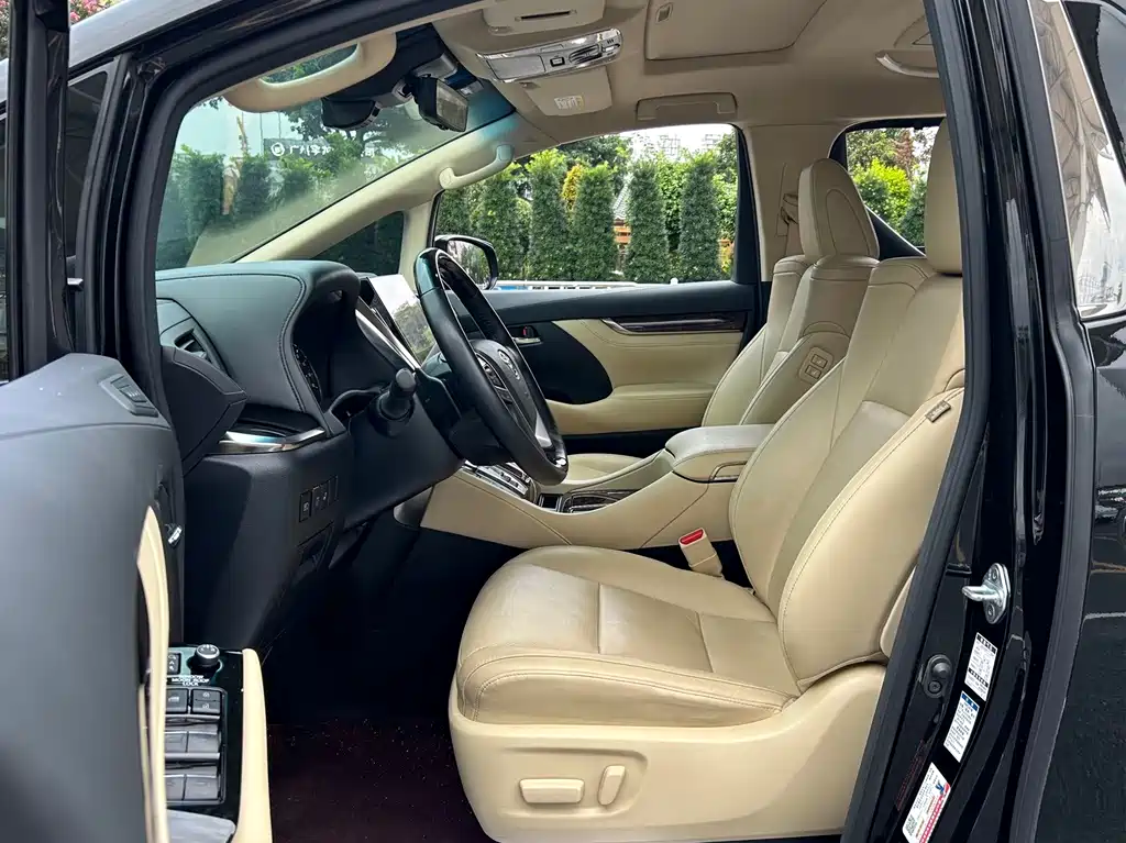 Toyota Alphard — миниатюра 4