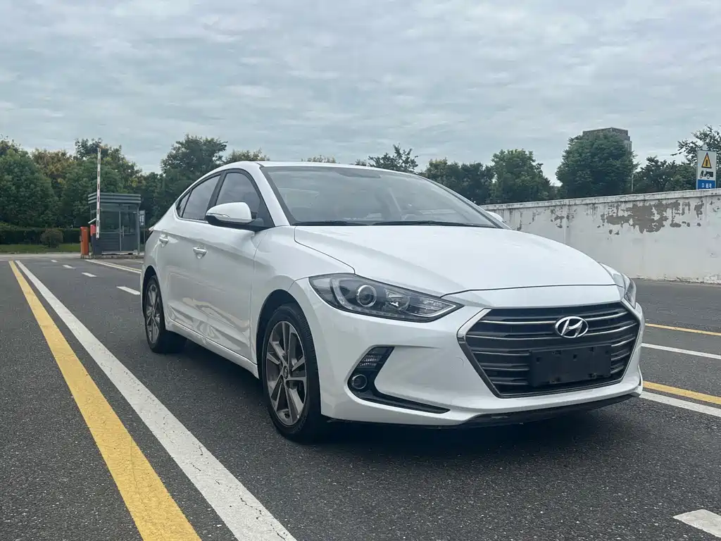 Hyundai Elantra — миниатюра 3
