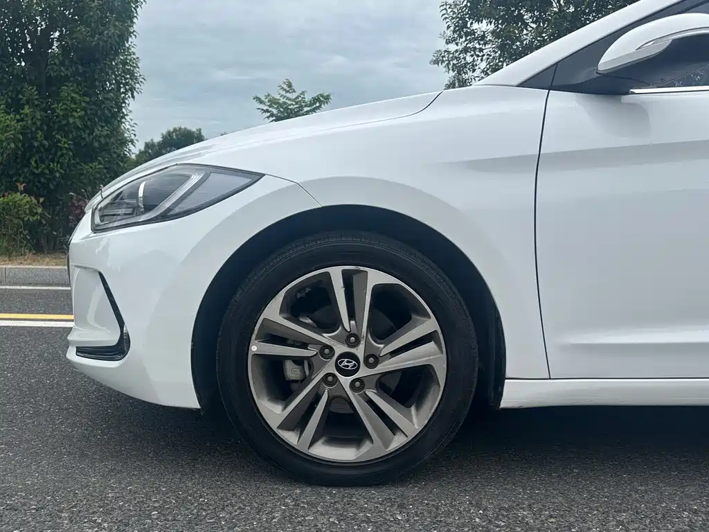 Hyundai Elantra — миниатюра 5