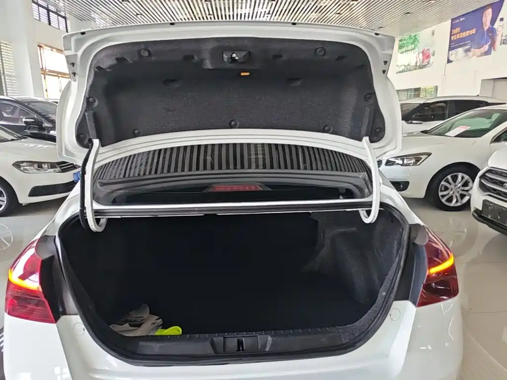 Geely Emgrand — миниатюра 19