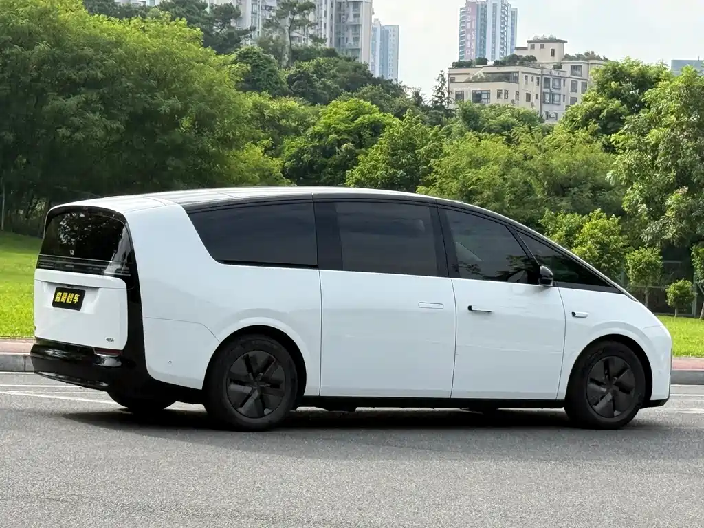 Li Auto Li MEGA — миниатюра 15