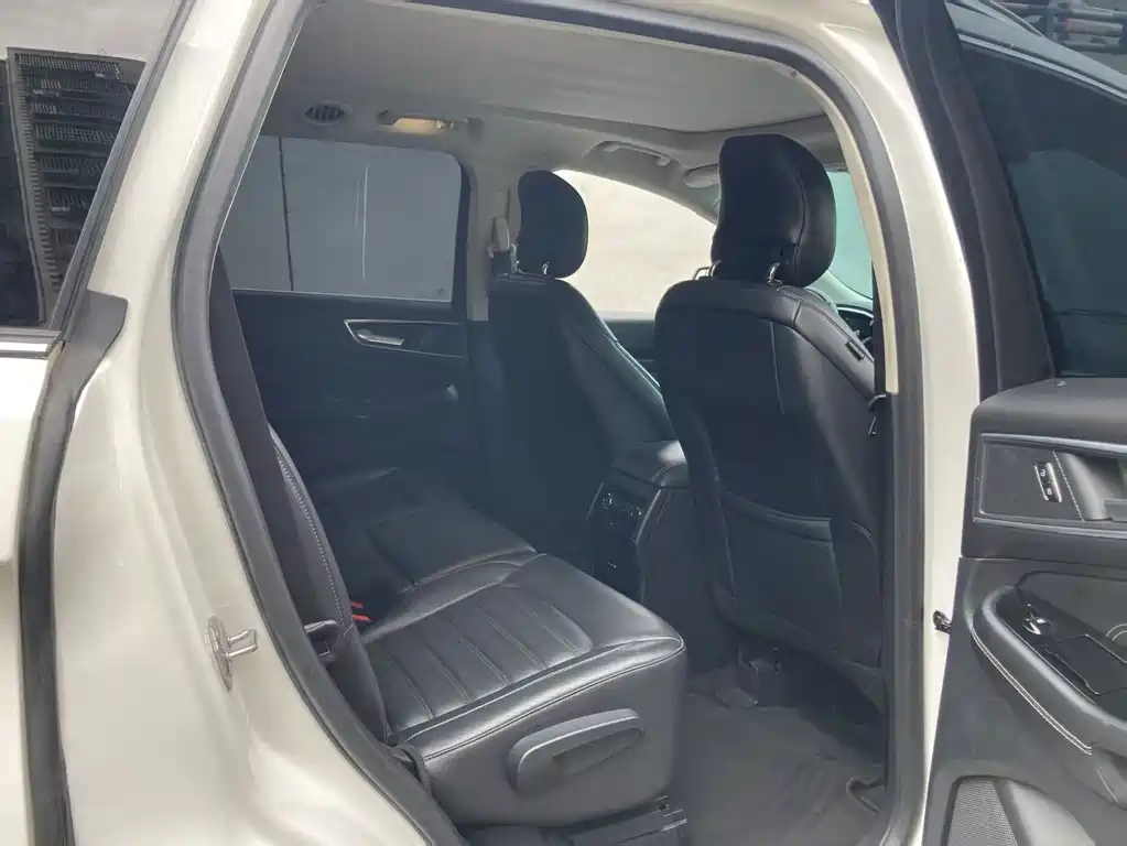 Ford Edge — миниатюра 8