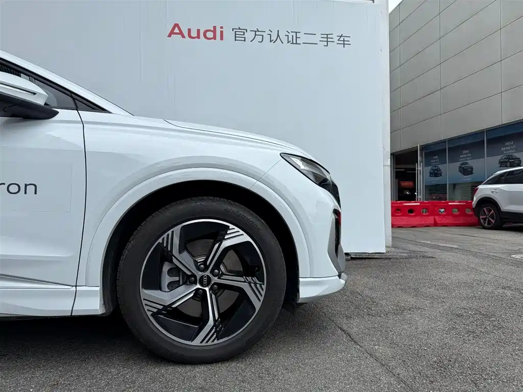 Audi Q4 e-tron — миниатюра 15