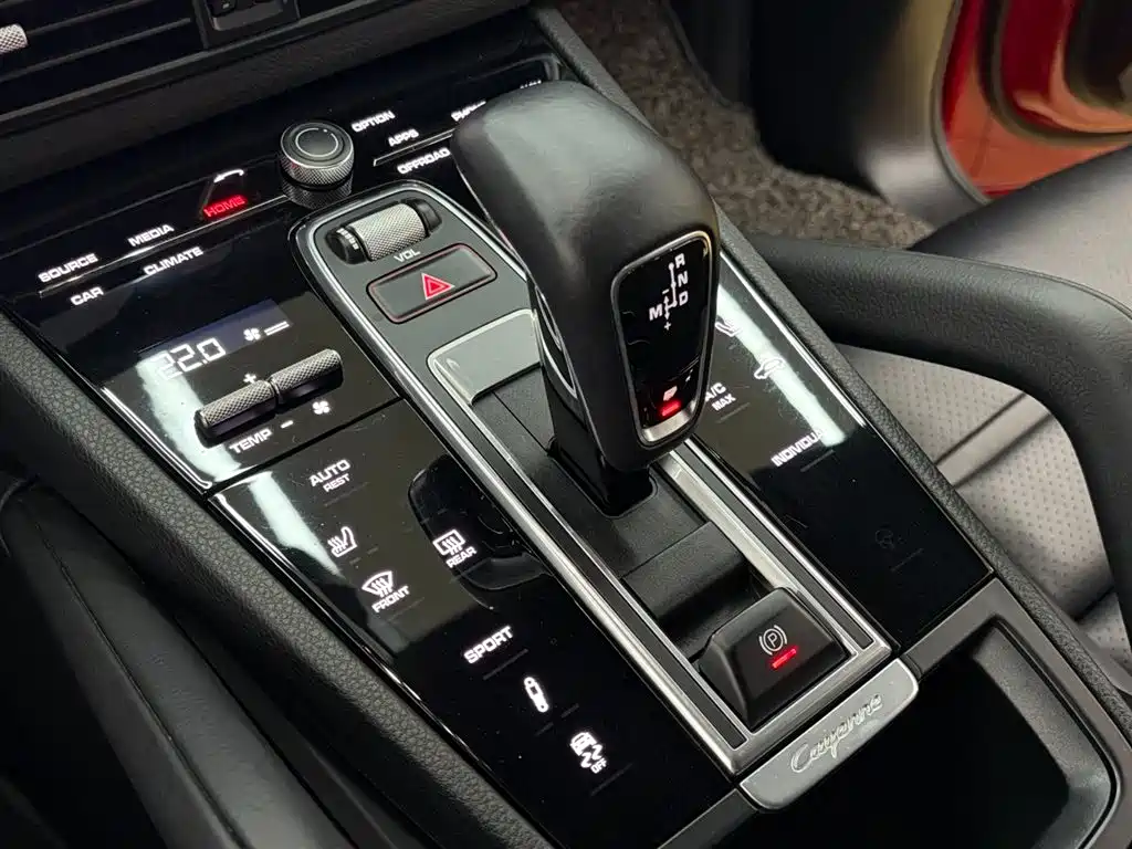 Porsche Cayenne — миниатюра 12