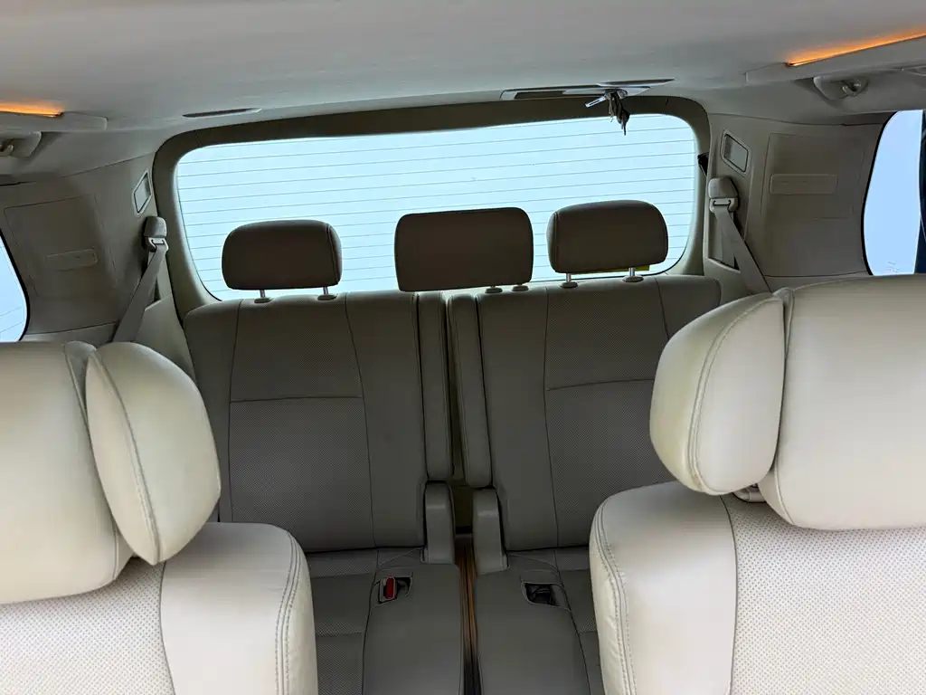 Toyota Alphard — миниатюра 12