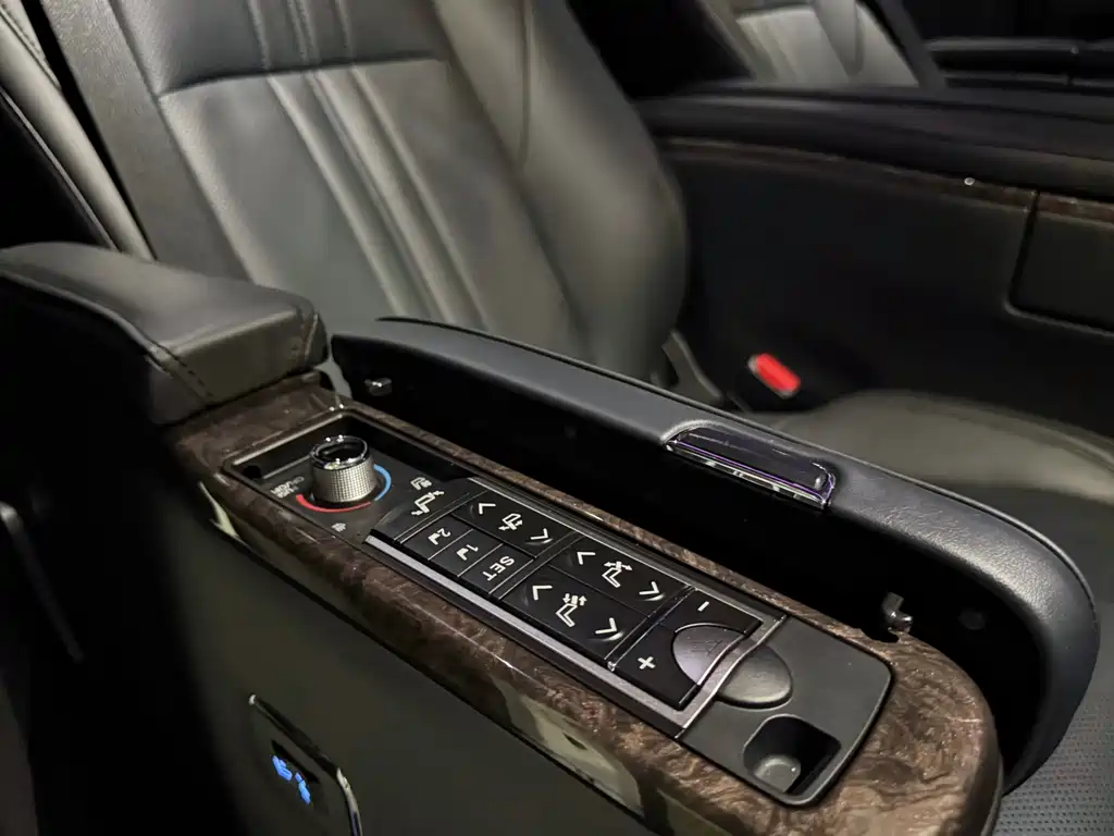 Toyota Vellfire — миниатюра 6