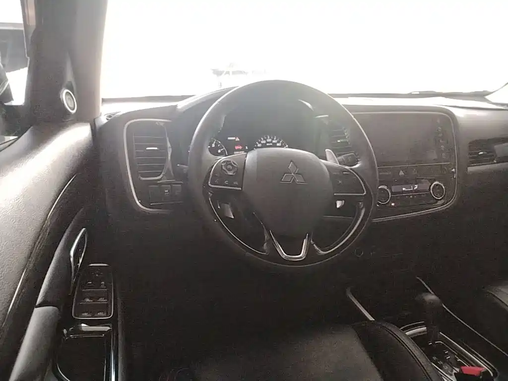 Mitsubishi Outlander — миниатюра 11
