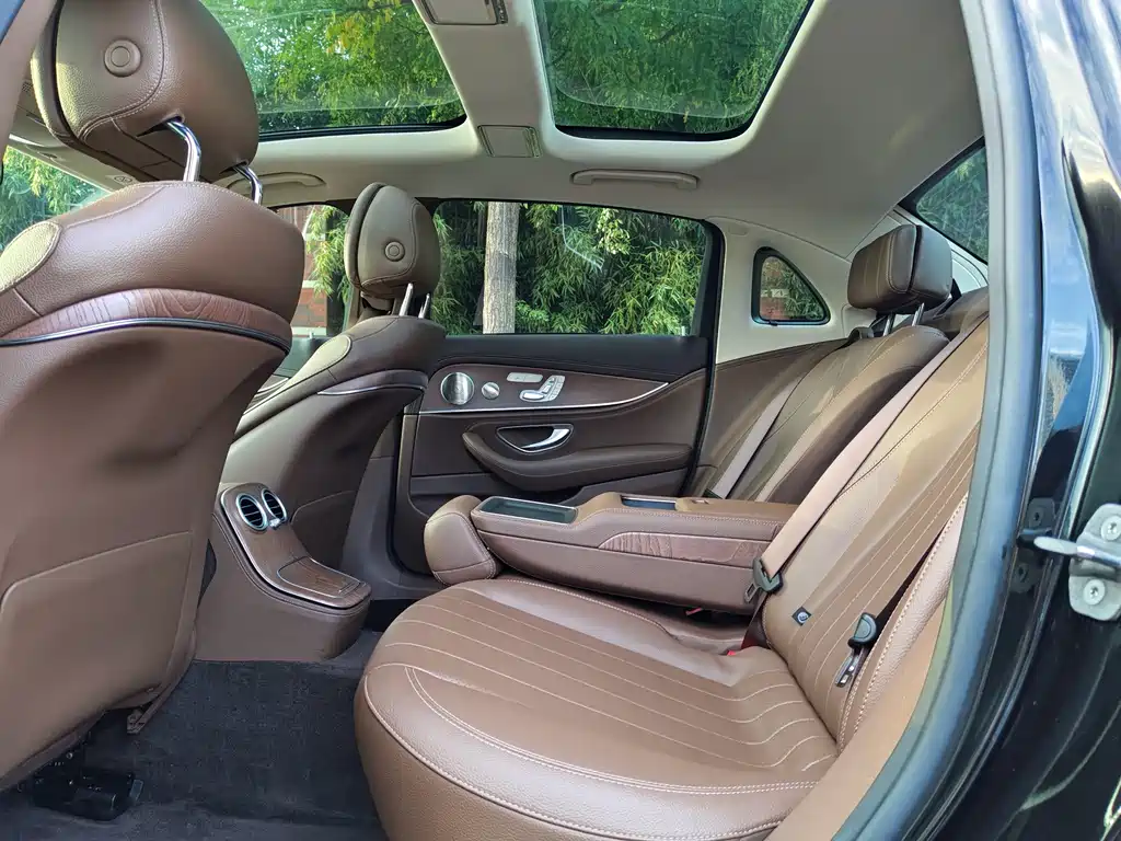 Mercedes-Benz E-Class — миниатюра 28