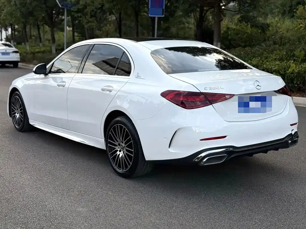 Mercedes-Benz C-Class — миниатюра 8