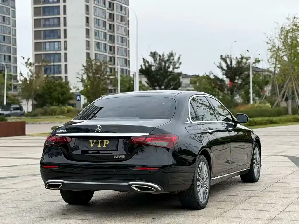 Mercedes-Benz E-Class — миниатюра 5