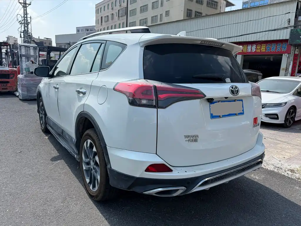 Toyota RAV4 — миниатюра 14