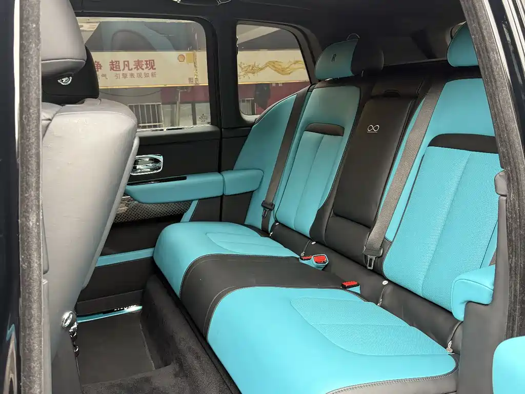 Rolls-Royce Cullinan 2018 мест