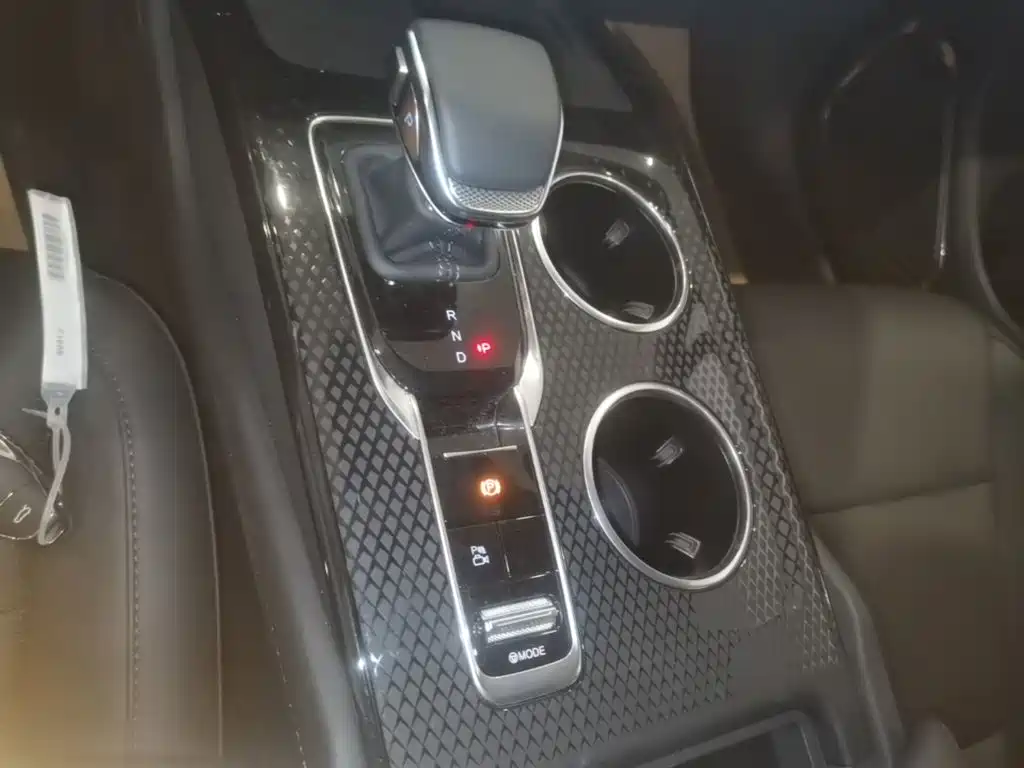 Hongqi Hongqi HS3 PHEV — миниатюра 14