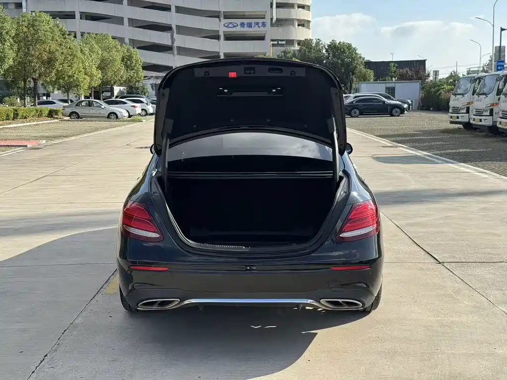 Mercedes-Benz E-Class — миниатюра 9