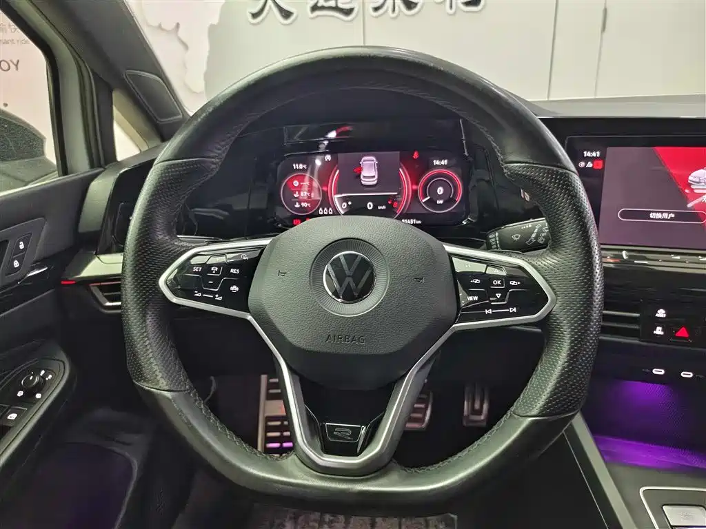 VOLKSWAGEN GOLF