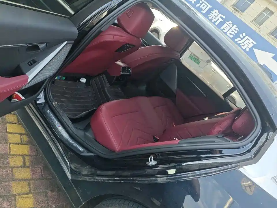BMW 5 Series — миниатюра 4