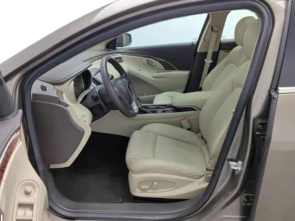 Buick LaCrosse — миниатюра 10