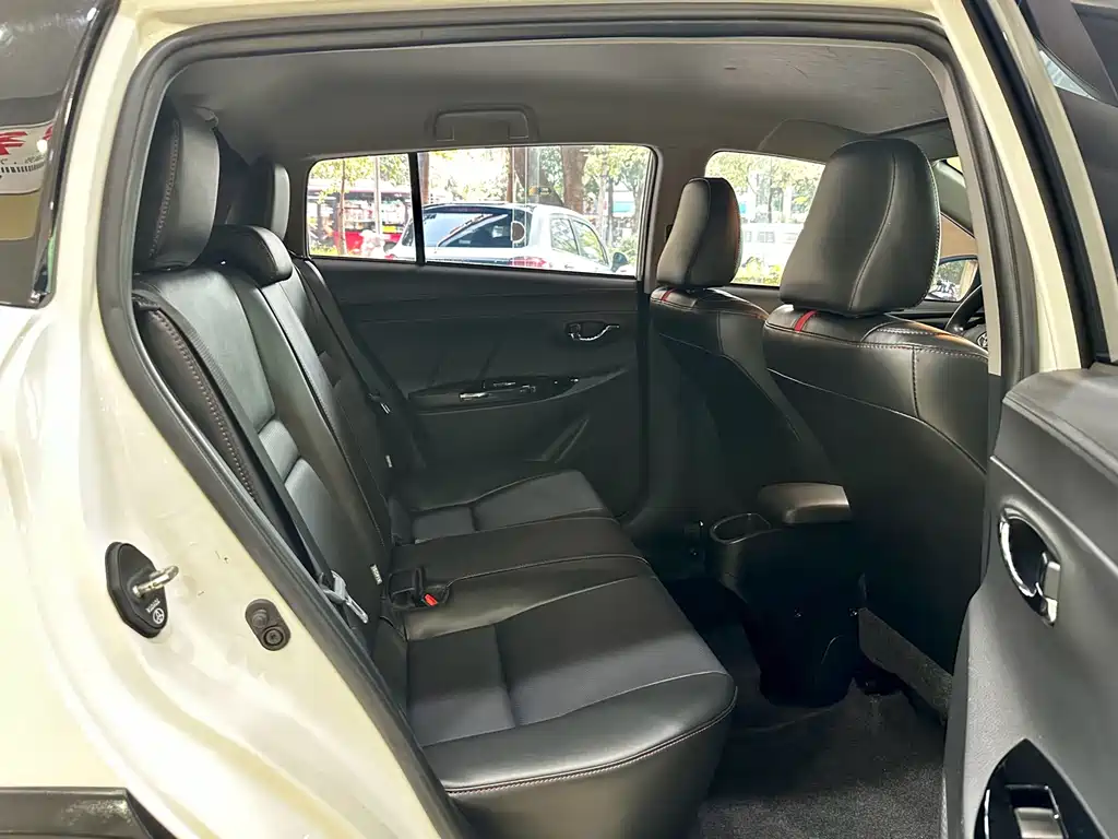 Toyota Yaris L — миниатюра 13