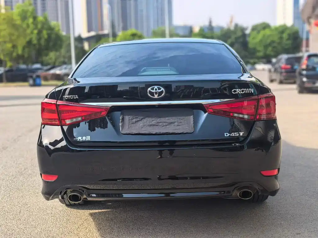 Toyota Crown — миниатюра 3