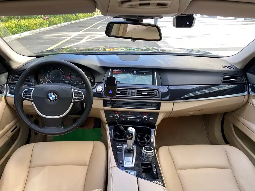 BMW 5 Series — миниатюра 11