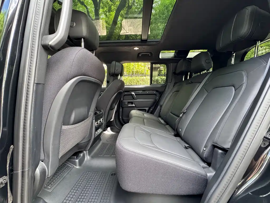 Land Rover Defender — миниатюра 10