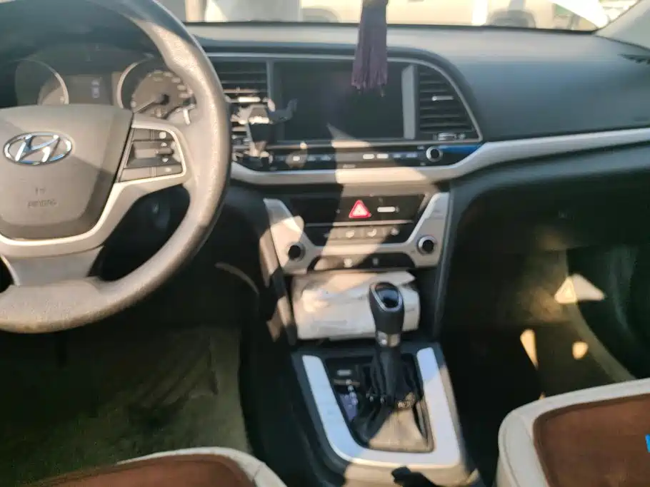 Hyundai Elantra — миниатюра 13