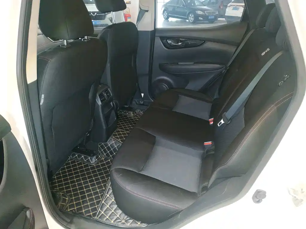 Nissan Qashqai — миниатюра 17