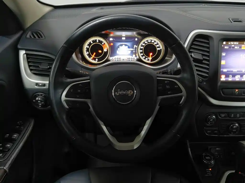 Jeep Cherokee — миниатюра 11