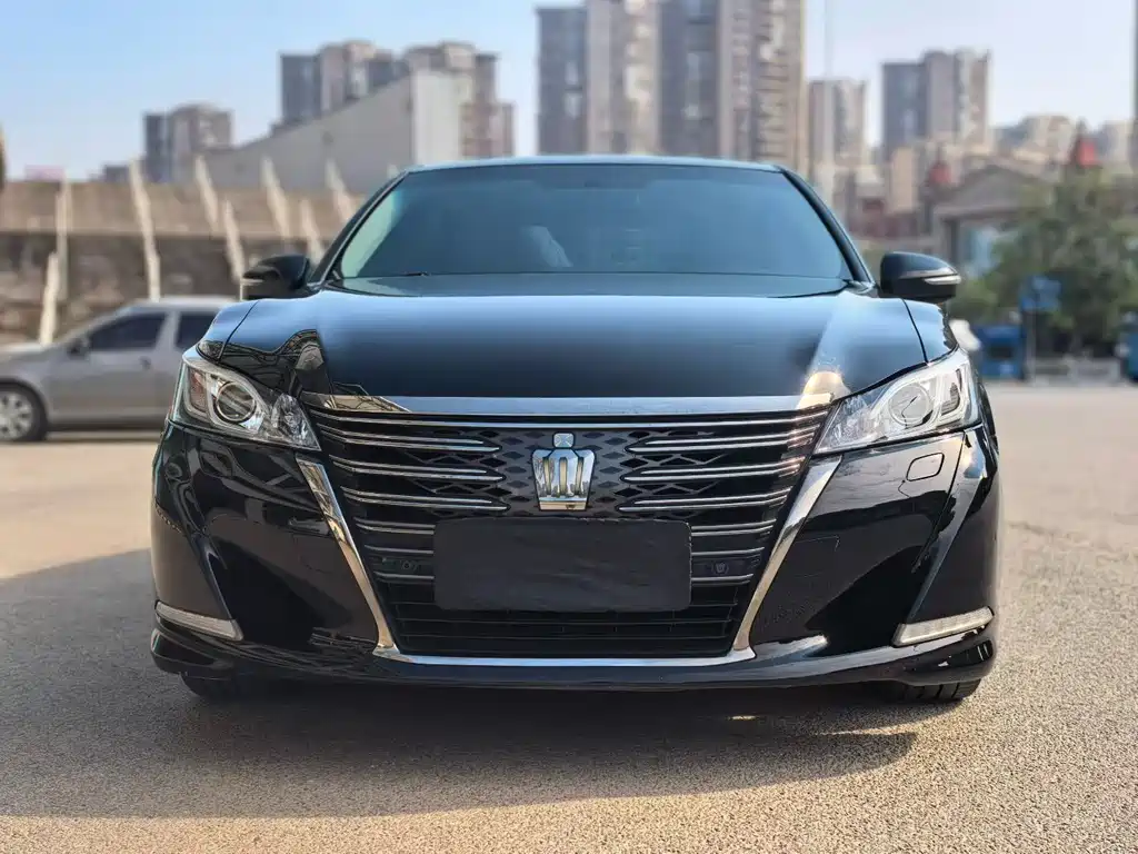 Toyota Crown — миниатюра 5