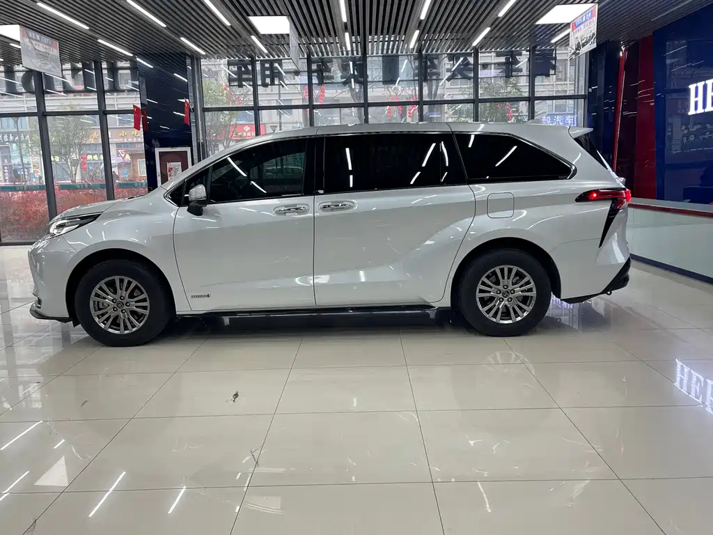 TOYOTA SIENNA