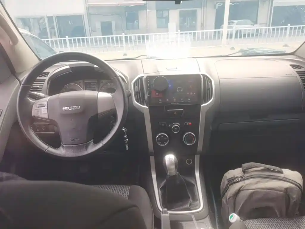 Isuzu MU-X — миниатюра 10