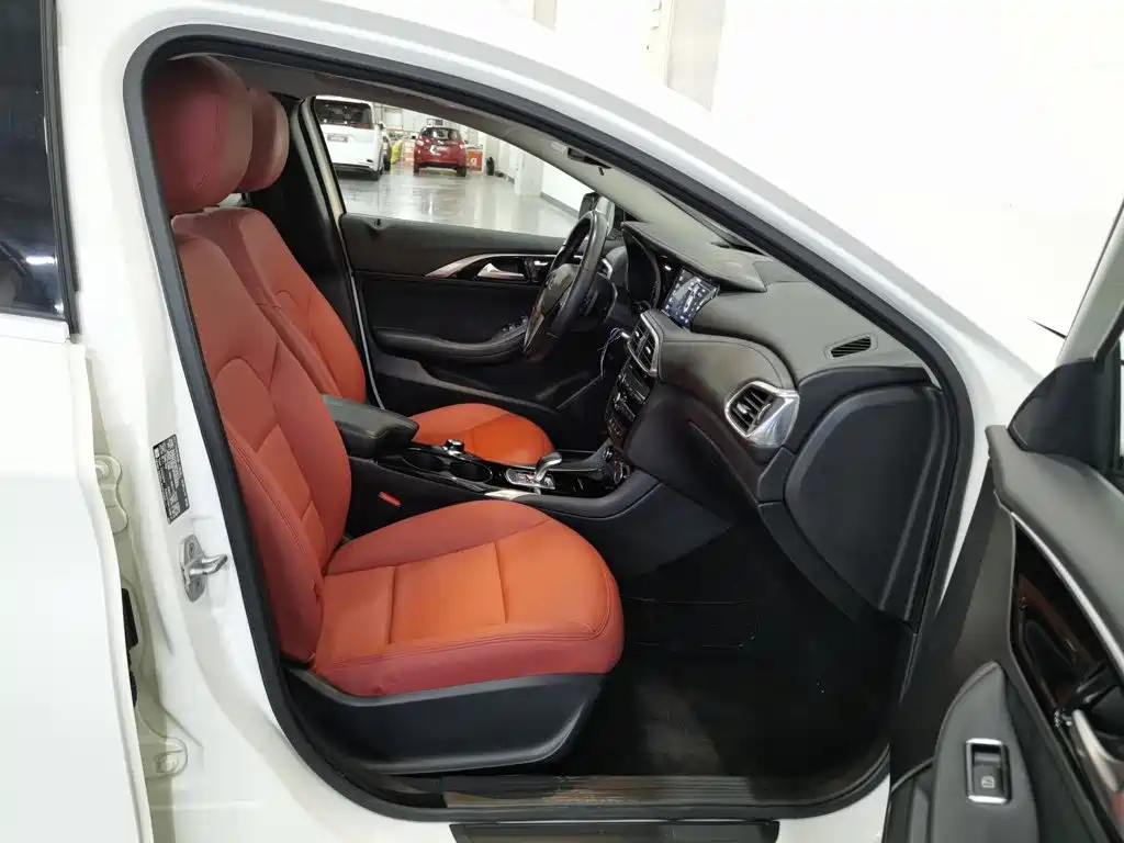Infiniti QX30 — миниатюра 23