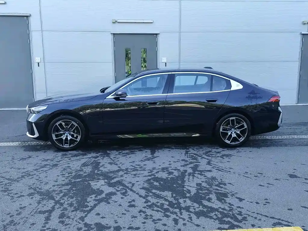 BMW i5 — миниатюра 3