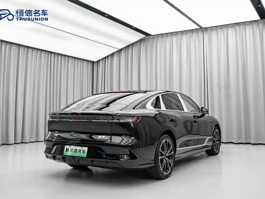 VOYAH LANTU CHASING LIGHT