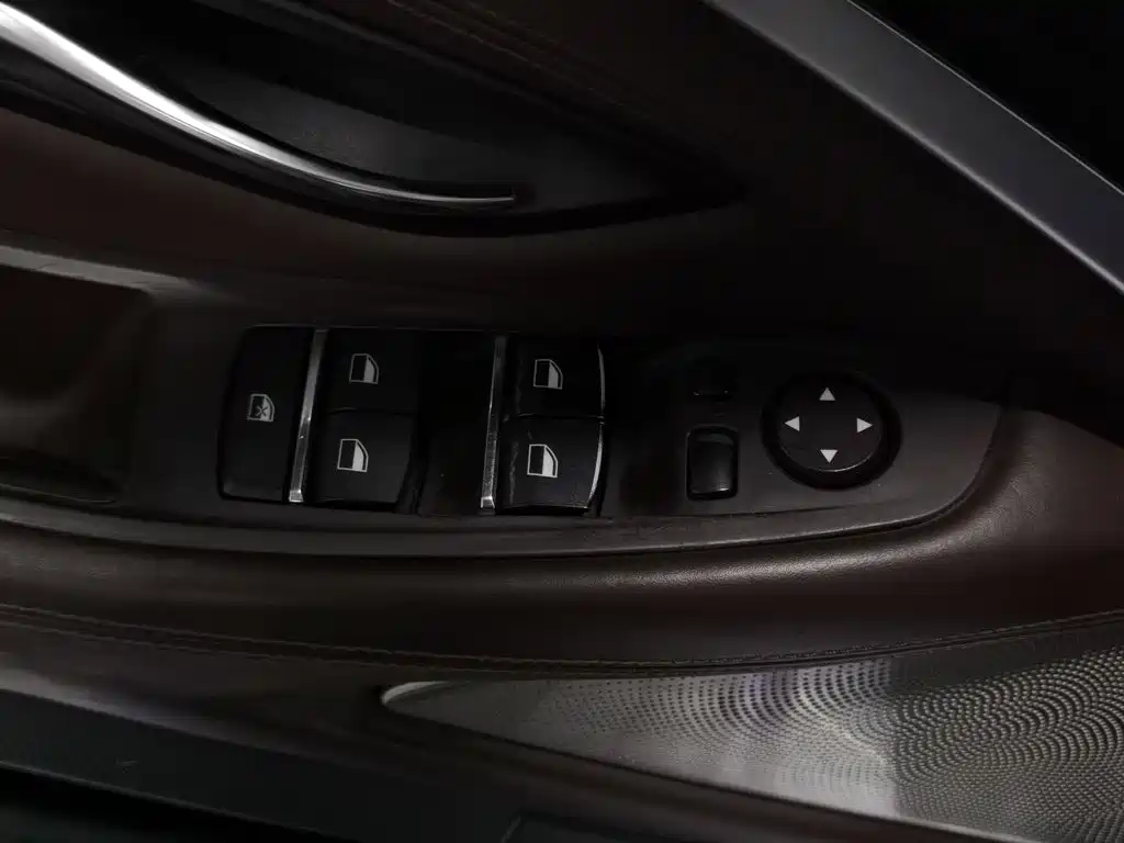 BMW 5 Series — миниатюра 9