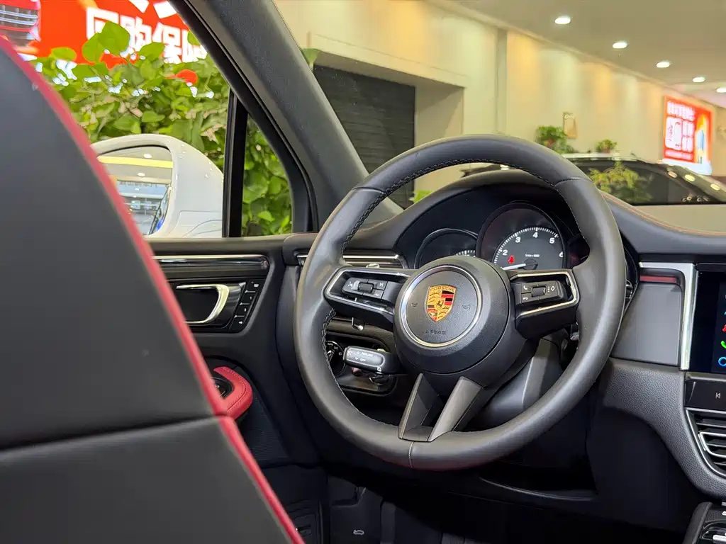 Porsche Macan — миниатюра 14