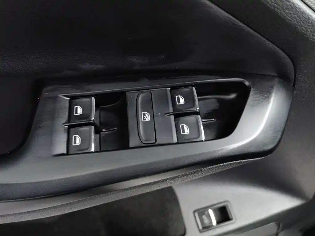 Volkswagen Sagitar — миниатюра 9