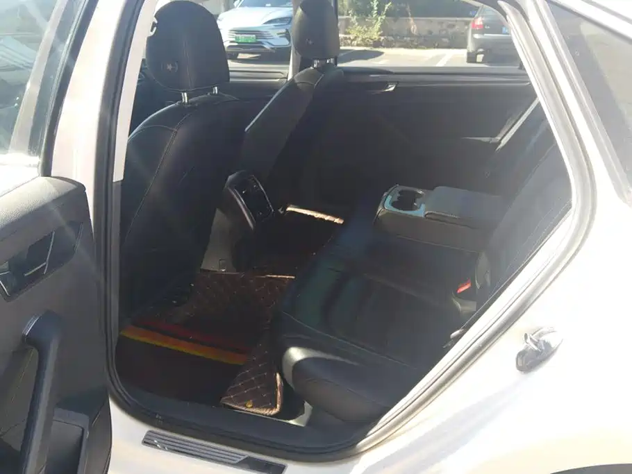 Volkswagen Passat — миниатюра 11