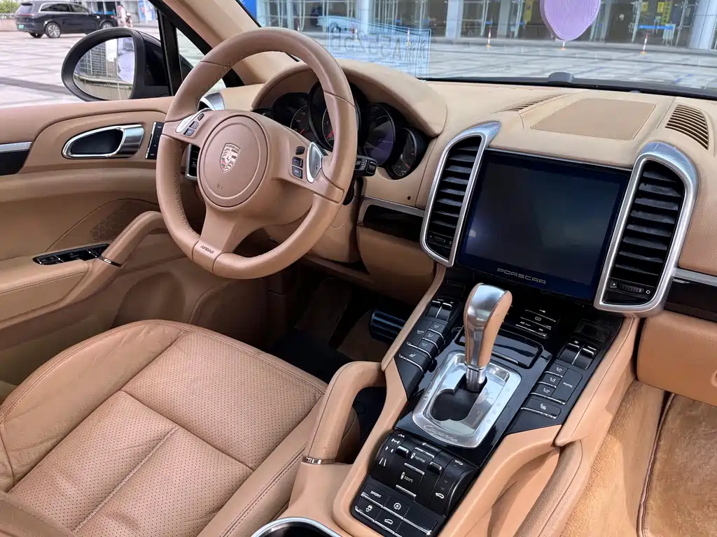 Porsche Cayenne — миниатюра 9