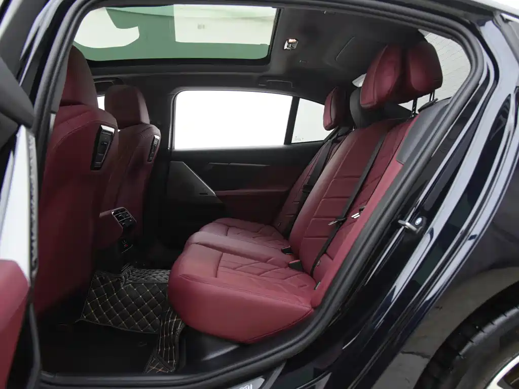 BMW 5 Series — миниатюра 7