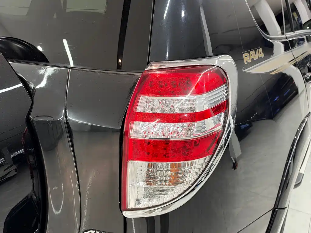 Toyota RAV4 — миниатюра 16