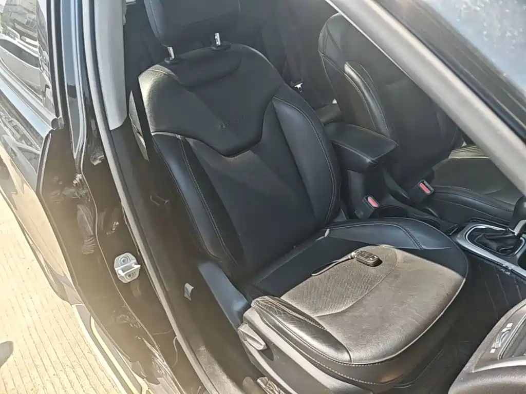 Jeep Compass — миниатюра 25