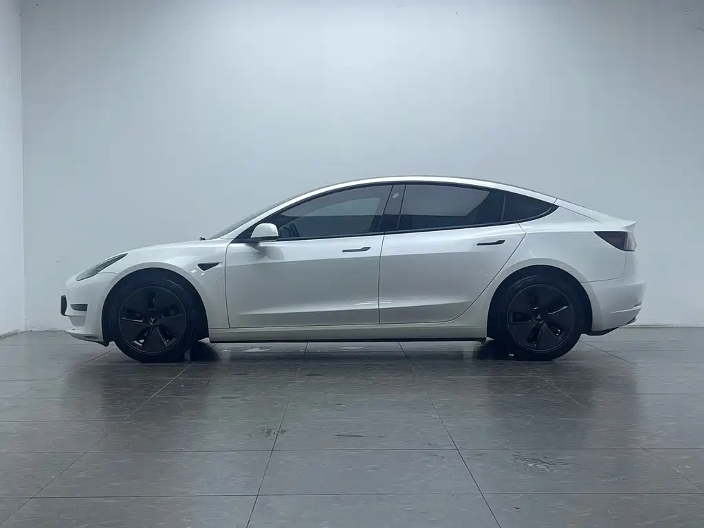 Tesla Model 3 — миниатюра 6