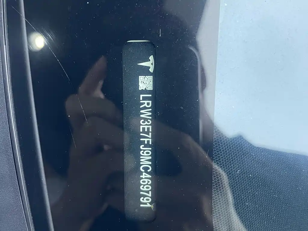 Tesla Model 3 — миниатюра 19