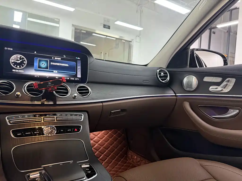 Mercedes-Benz E-Class — миниатюра 18