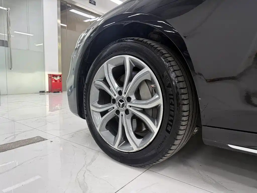 Mercedes-Benz E-Class — миниатюра 7