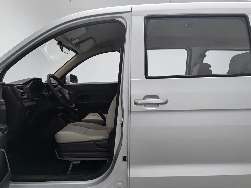 Wuling Hongguang V — миниатюра 10