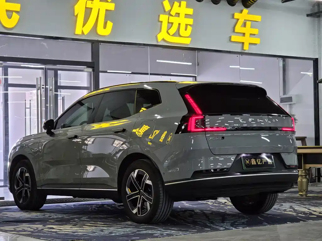 Volvo XC70 PHEV — миниатюра 9