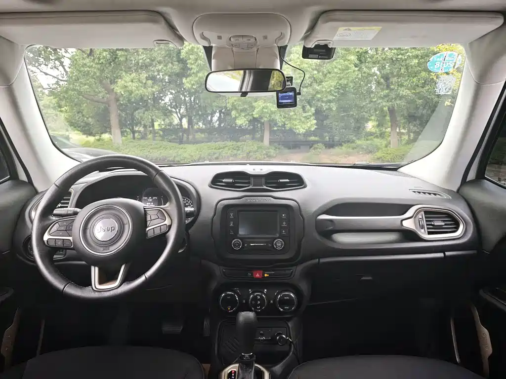 Jeep Renegade — миниатюра 11