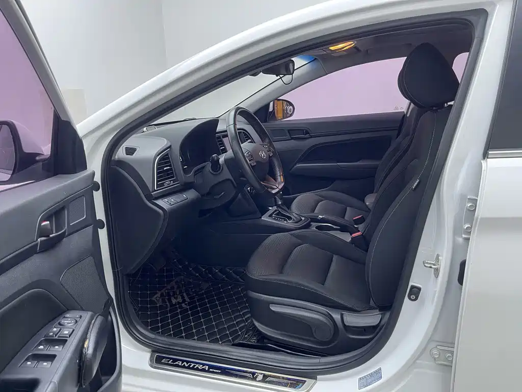Hyundai Elantra — миниатюра 13